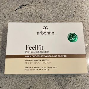 Arbonne feel fit key protein snack bar dark chocolate and sea salty flavor